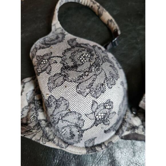 Victoria's Secret lined perfect coverage underwire Bra 34C. - Picture 2 of 5
